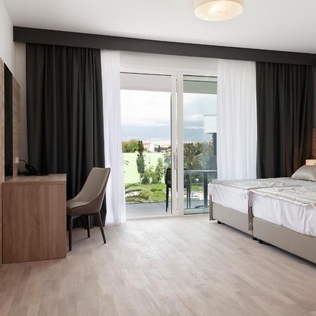 Kaneo Beach Hotel Novalja Buitenkant foto