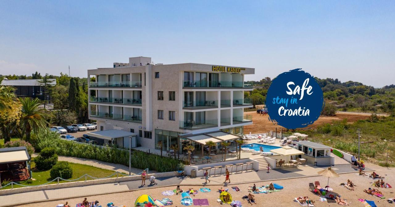 Kaneo Beach Hotel Novalja Buitenkant foto