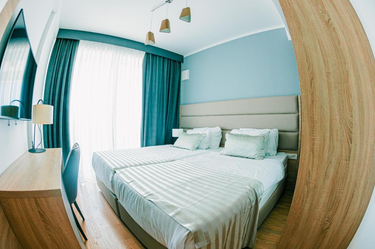 Kaneo Beach Hotel Novalja Buitenkant foto