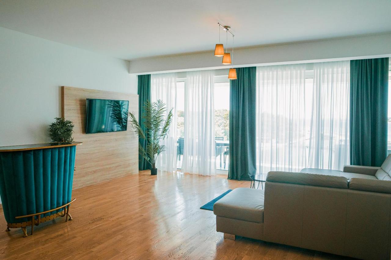 Kaneo Beach Hotel Novalja Buitenkant foto