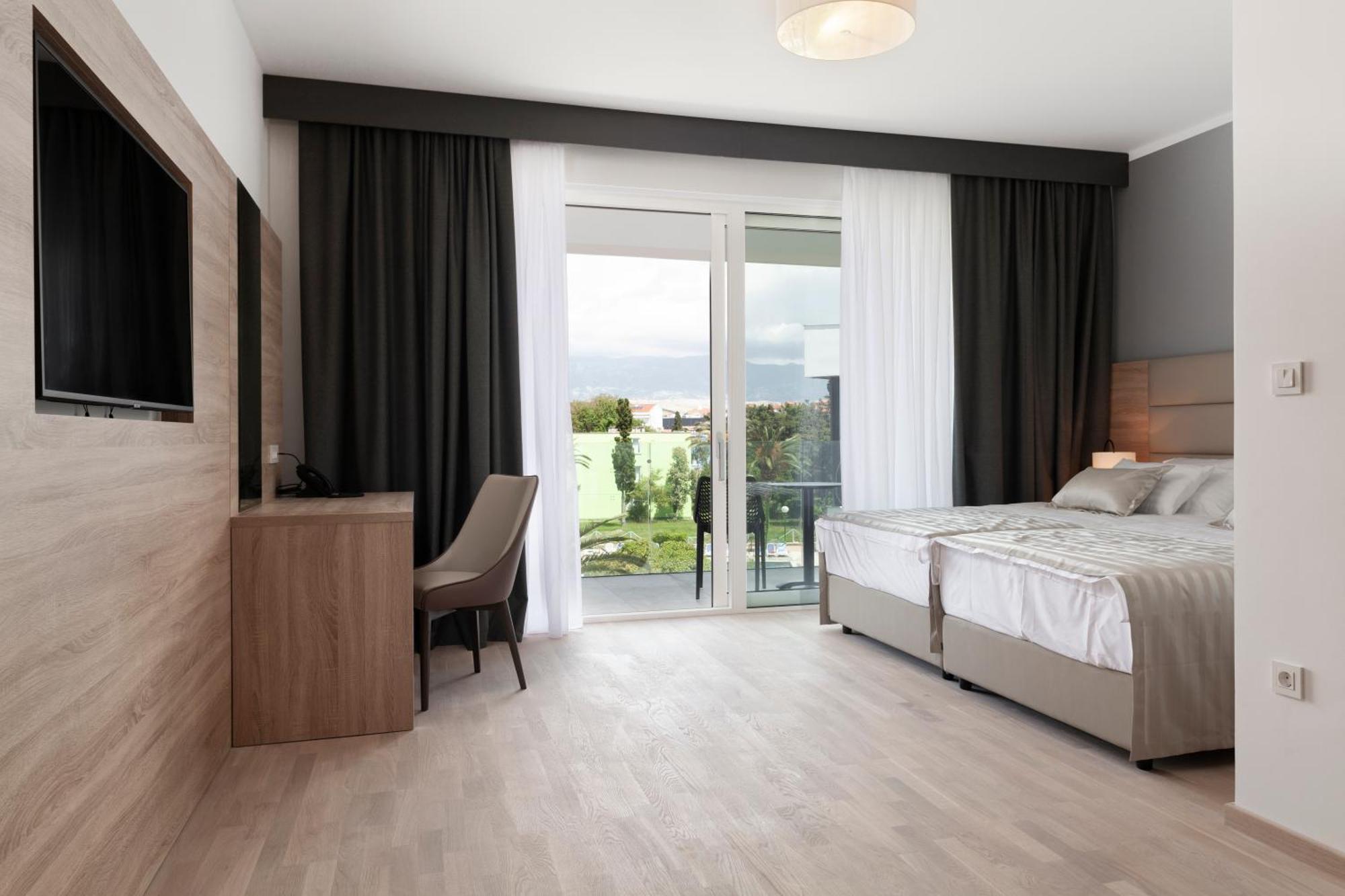 Kaneo Beach Hotel Novalja Buitenkant foto