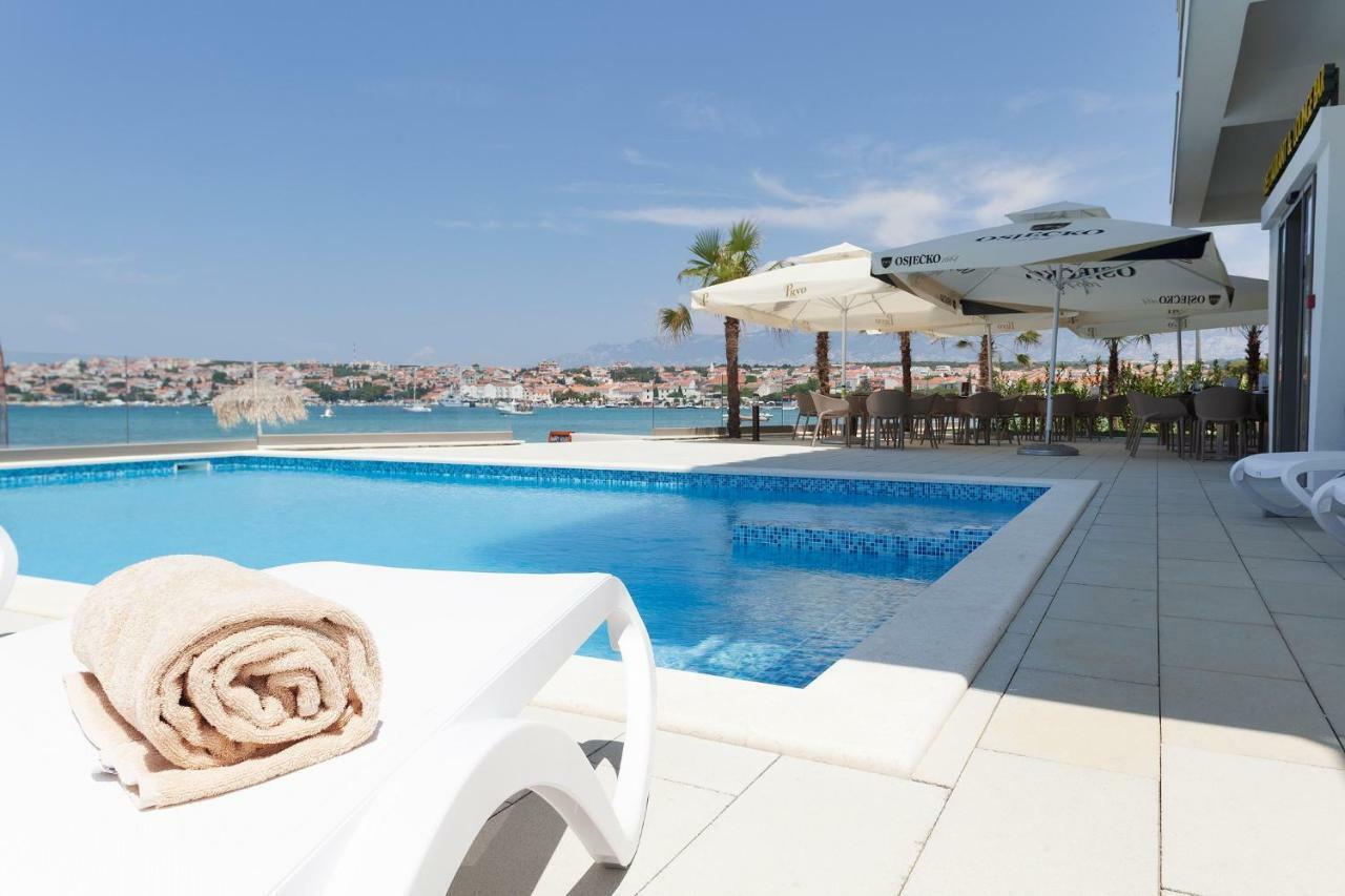 Kaneo Beach Hotel Novalja Buitenkant foto