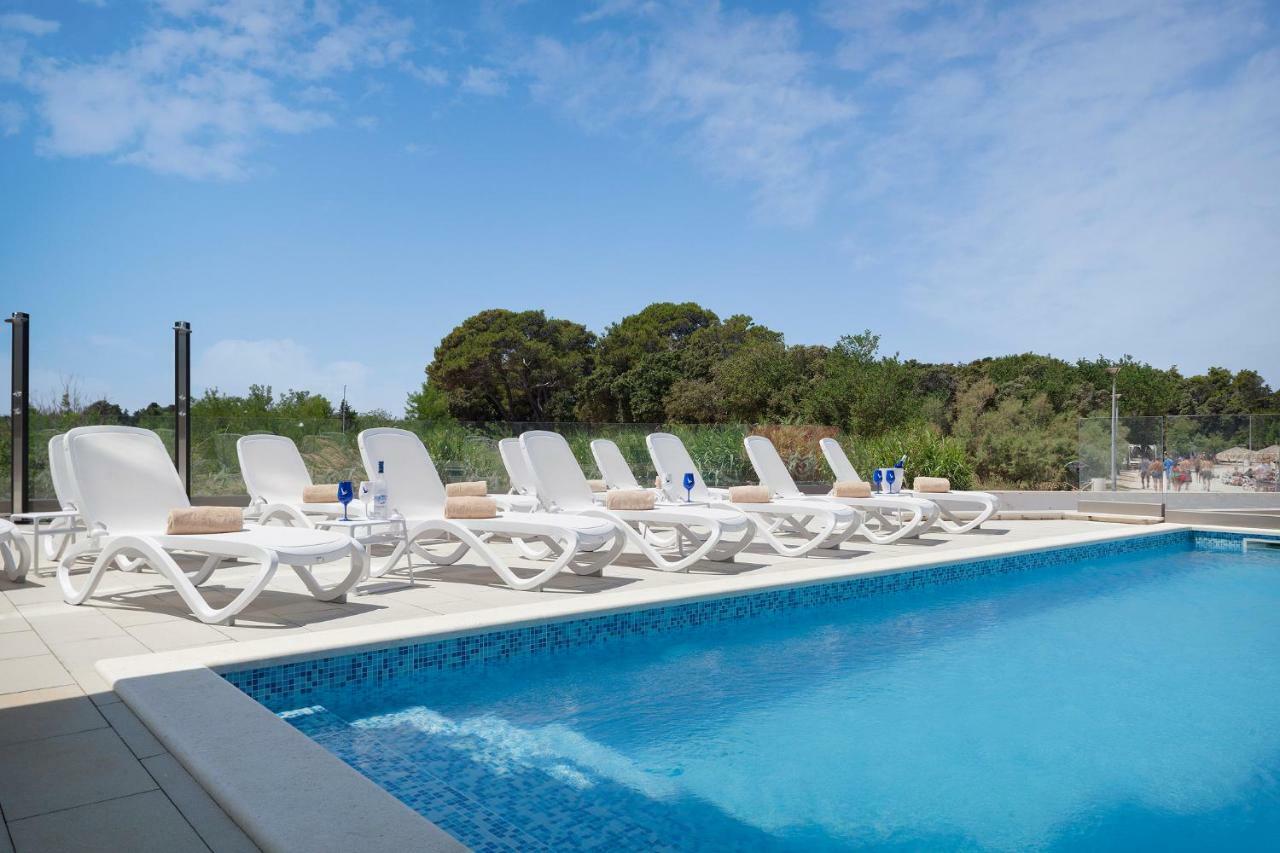 Kaneo Beach Hotel Novalja Buitenkant foto