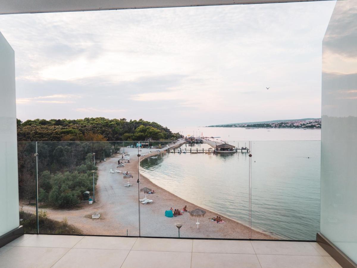 Kaneo Beach Hotel Novalja Buitenkant foto